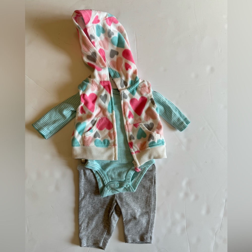 Carter’s girls vest 3 piece outfit long sleeve hearts Valentine newborn